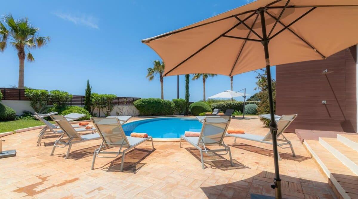 Villa Prado - Beautiful Beachfront Villa Albufeira Eksteriør billede