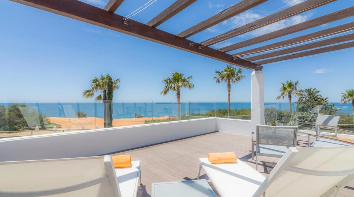 Villa Prado - Beautiful Beachfront Villa Albufeira Eksteriør billede